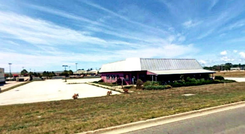 Hooters - Muskegon - 5147 Harvey St
